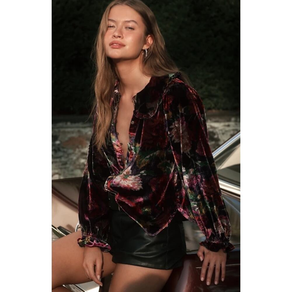 NWOT Keira Collared Button-Front Blouse by Pilcro Long-Sleeve Velvet Edition M